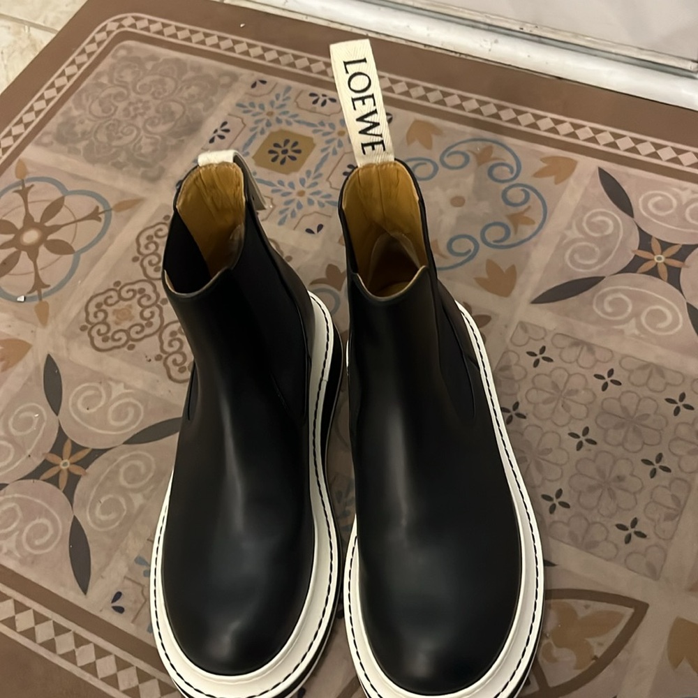 Loewe Chelsea boot Pull on Ankle boots No box! Brand New Made in Italy Size 8